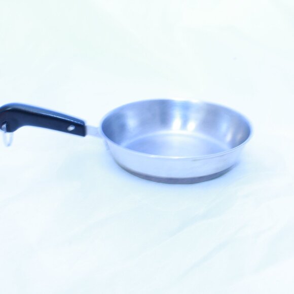 Revere Ware 1801 Copper Bottom Mini Frypan - 3.75 Inch x 1 Inch - Vintage - Picture 3 of 6